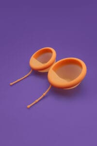 Menstruationsscheibe einsetzen zwei Größen
