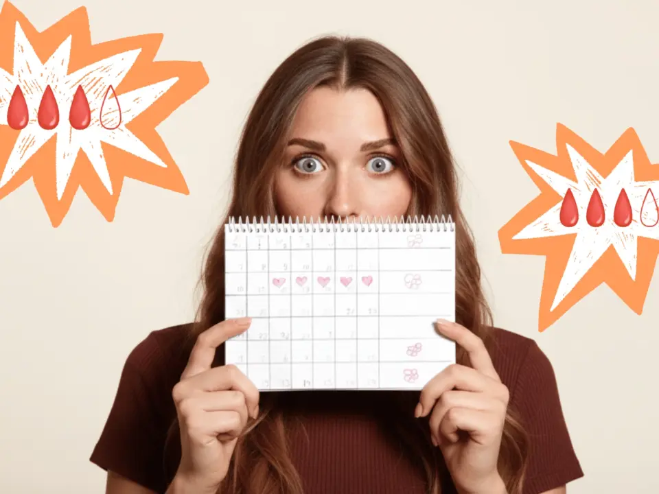 Mulher segurando um calendário à frente do rosto com apenas os olhos visíveis