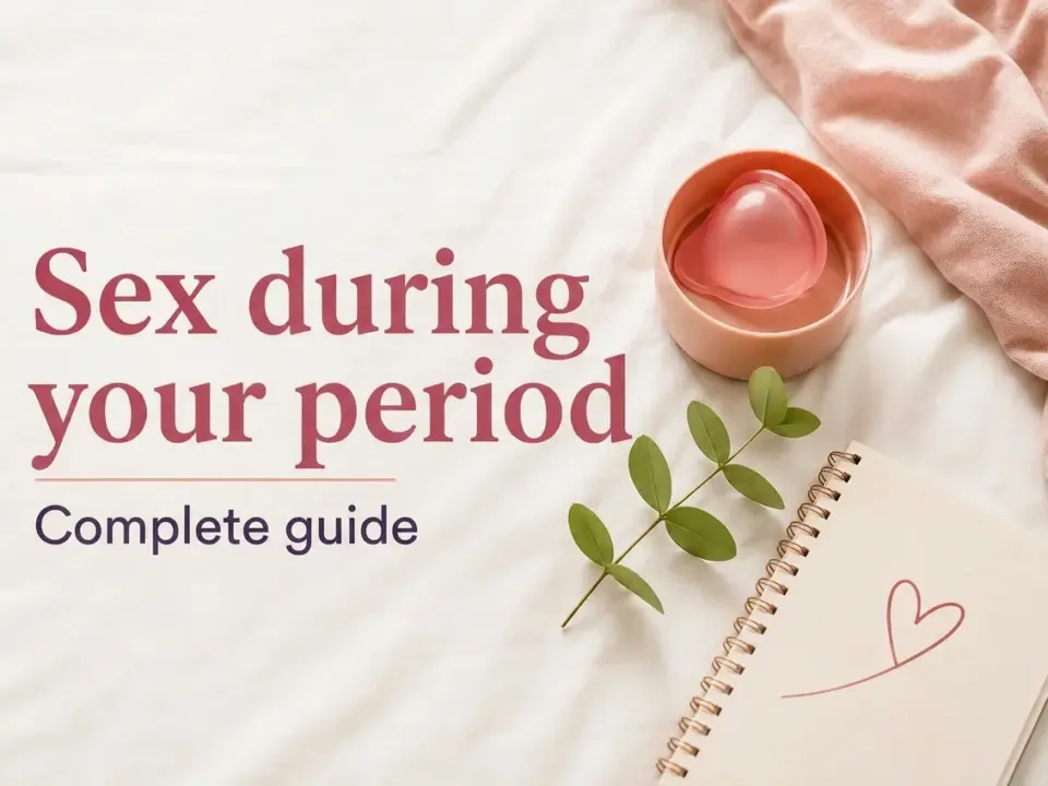 Text 'Sexo con la regla Guía completa' next to a pink menstrual cup, a green plant, and a notebook with a heart.